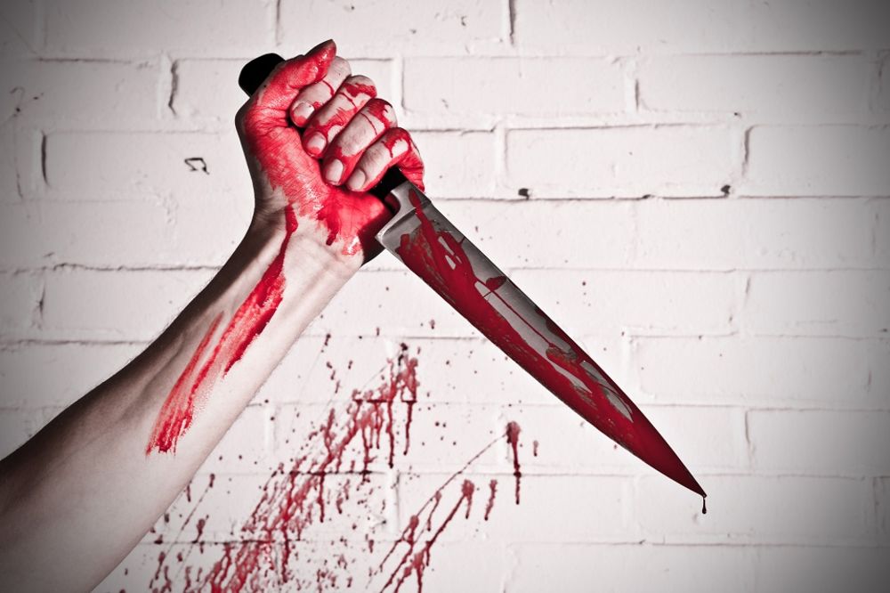 Izbola komšiju u grudi da odbrani muža: Žena nožem prekinula tuču!