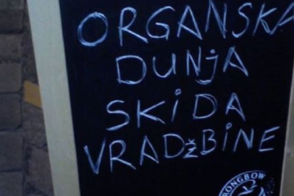 Skinite vradžbine rakijom! Da li je ovo najluđi natpis u Beogradu, ikada?! (FOTO)