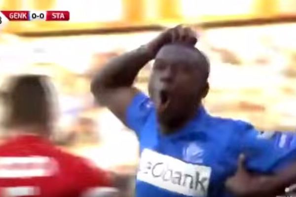 Fudbaler neočekivanom proslavom gola ućutkao rasiste na tribinama! (VIDEO)