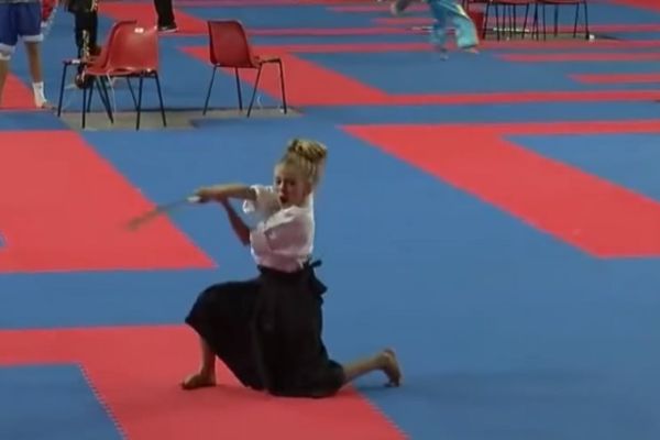 Mala samurajka: Ona ima samo 9 godina, ali sa katanom je brutalna! (VIDEO)