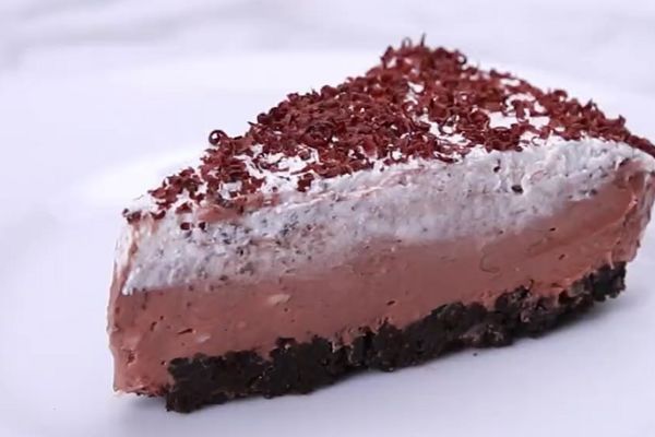Čokoladno savršenstvo za samo 10 minuta: Oreo keks torta sa Nutelom (RECEPT) (VIDEO)
