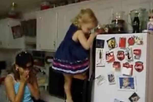Devojčica objasnila: Ko kaže da ne mogu da dohvatim plafon? (VIDEO)
