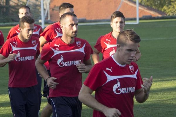 Kako se fudbaleri Crvene zvezde oporavljaju od napornih Grofovih treninga na Kipru! (FOTO)