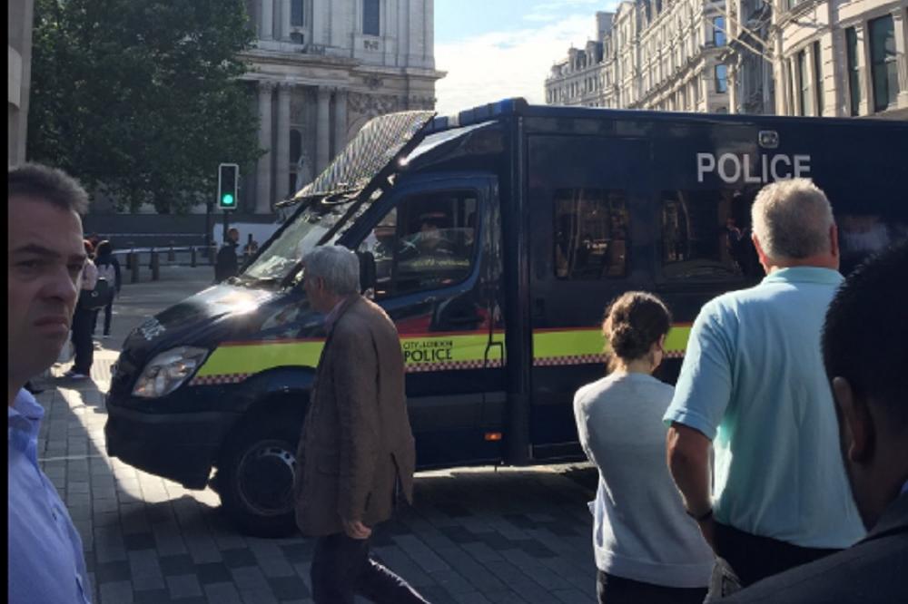 Eksplozija u Londonu: Policija evakuisala oblast (FOTO)