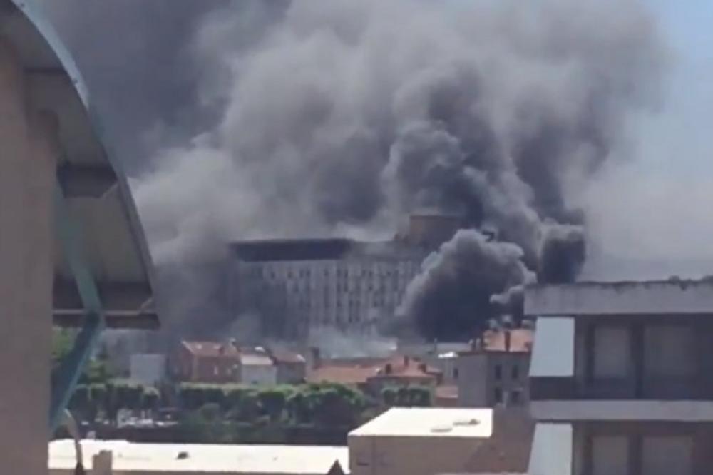 Eksplozija u Francuskoj: Gust dim kulja iz bolnice (FOTO) (VIDEO)