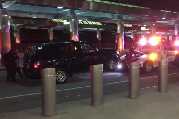Uzbuna u NY: Evakuisan aerodrom zbog sumnjivog vozila (FOTO) (VIDEO)