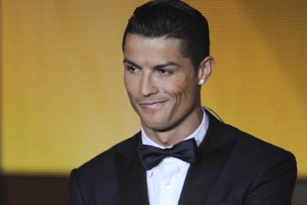 Prvo se šuškalo da je smuvao, a sada je Ronaldo dao posao seksi ćerki svog menadžera! (FOTO)