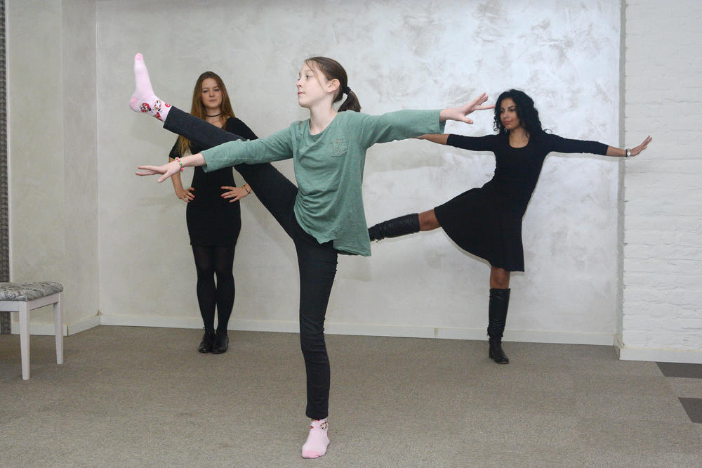 Novinarke htele da budu gimnastičarke, ali su i lagane vežbe za njih bile PAKAO! (VIDEO)