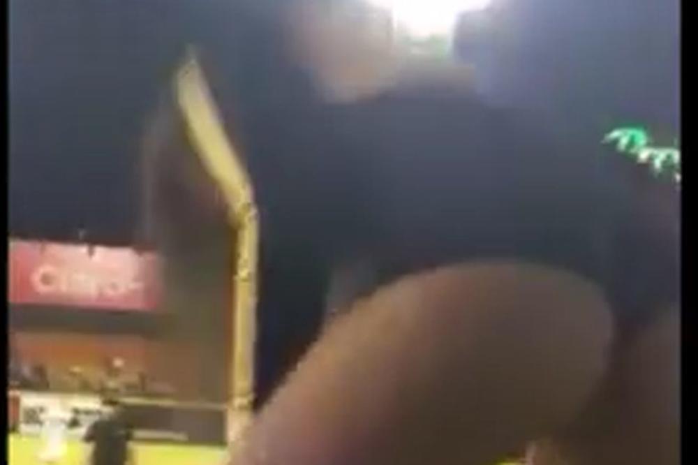 Vrela navijačica zamešala na bejzbol utakmici i svi su pali u trans! (VIDEO)