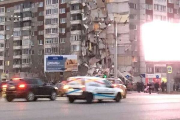 EKSPLOZIJA U CENTRU MOSKVE: Zgrada u ruševinama, NA DESETINE LJUDI ZATRPANO! (FOTO)