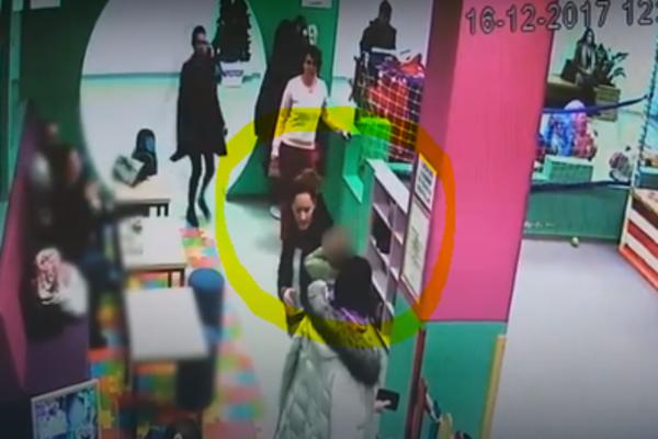 DELILA PRAVDU MEĐU 3-GODIŠNJACIMA: Policija traga za ženom koja je u igraonici NAPALA TUĐE DETE! (VIDEO)