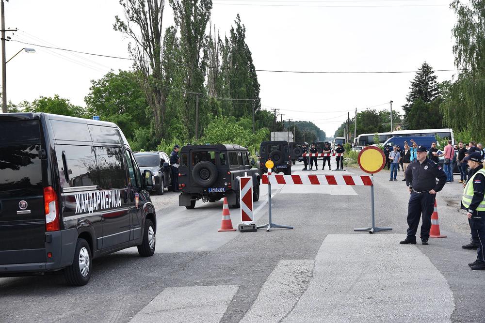 Prilaz Hrtkovcima blokiran od strane policije