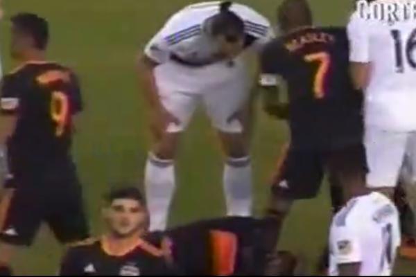 ZLATAN NIJE UVEK TOLIKO KUL! Ibra udario protivničkog fudbalera, pa vikao na saigrače! (VIDEO)