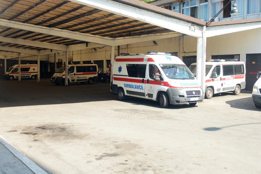 TRAGEDIJA U SOMBORU: Pacijent izvršio SAMOUBISTVO skokom sa prvog sprata bolnice!
