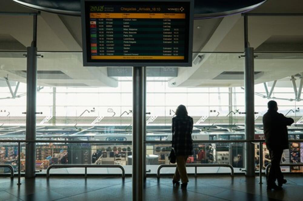 AKO PLANIRATE DA PUTUJETE AVIONOM, NAORUŽAJTE SE STRPLJENJEM: Očekuje se HAOS na aerodromima ŠIROM EVROPE