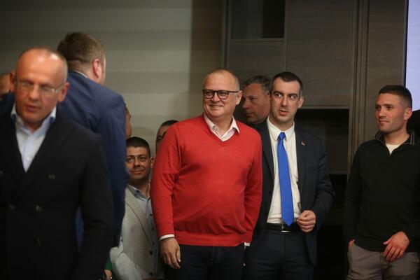SEDNICA GRADSKOG ODBORA POPODNE: Naprednjaci odlučuju o kandidatu za gradonačelnika Beograda!