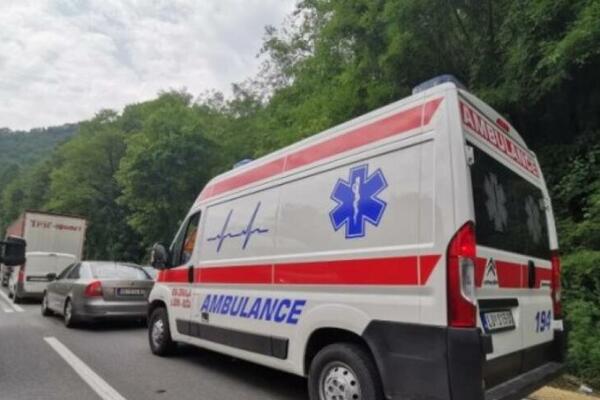 UDES U ŠAPCU: Sudario se autobus PUN DECE, desetoro njih povređeno