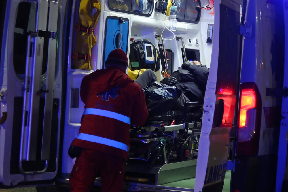 SAOBRAĆAJNA NEZGODA U BATAJNICI: Povređeno ŠEST OSOBA, hitno prebačeni u Urgentni centar
