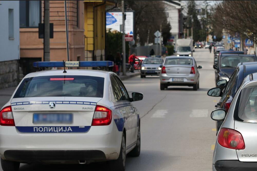 SUDARILI SE AUTO I AUTOBUS PUN DECE: Jak udes u centru Beograda