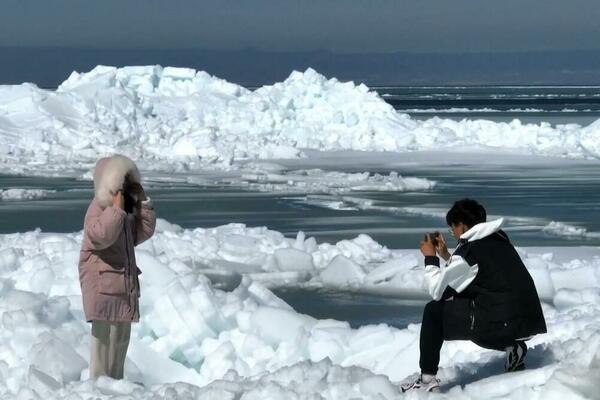 Spektakularne „sante leda“ kod jezera Ulungur