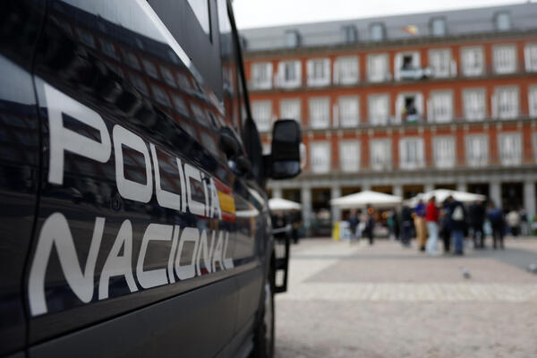 POZNATO STANJE POLITIČARA UPUCANOG U LICE U CENTRU MADRIDA: Napadač se dao u BEG, policija i dalje TRAGA za njim!