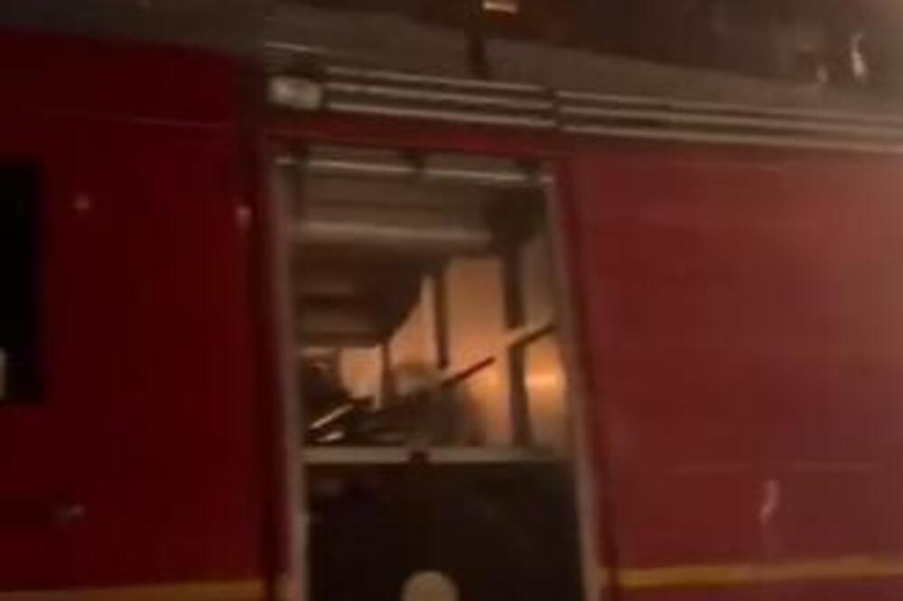 BUKNUO POŽAR NA 8. SPRATU ZGRADE U ČAČKU: Vatrogasci evakuisali stanare (VIDEO)