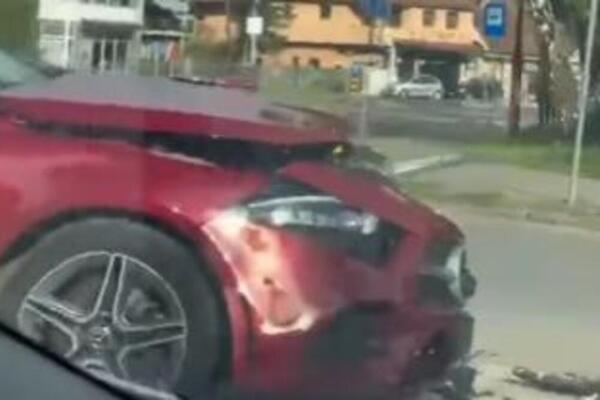 NEZGODA U ČAČKU: Prednji deo Mercedesa skroz smrskan, saobraćaj otežan (VIDEO)