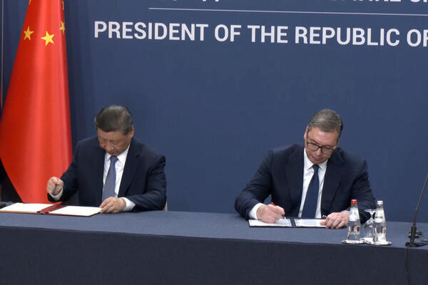 CEREMONIJA POTPISIVANJA SPORAZUMA: Predsednici Vučić i Si prisustvovali razmeni bilateralnih dokumenata