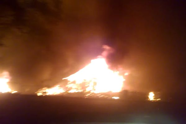 STRAVIČNO: Uživo snimio beg od požara koji je zahvatio njegov grad (VIDEO)