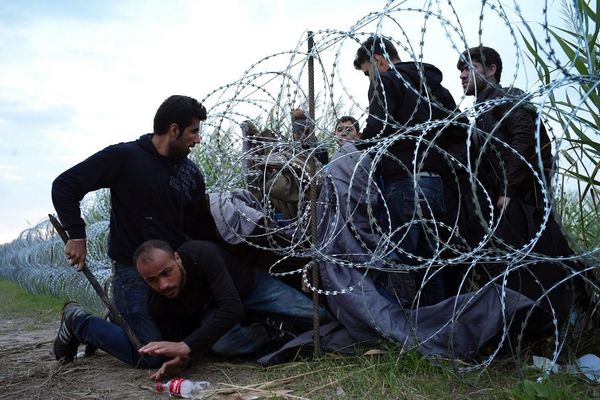 PANIKA MEĐU ĐETIĆIMA: Sledeća meta za migrante je Crna Gora! (FOTO)