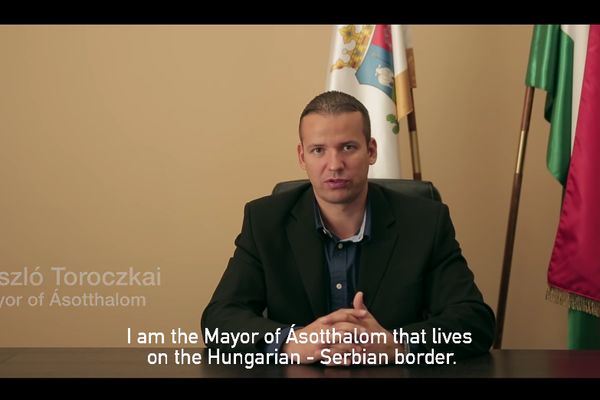 EKSTREMNI GRADONAČELNIK PLAŠI IZBEGLICE: Mađarska je loš izbor, a Ašothalom najgori! (FOTO) (VIDEO)