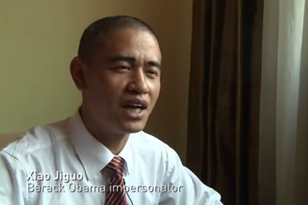 HELOU EVRIBADI: Kinez na bantu engleskom urnebesno imitira Obamu! (FOTO) (VIDEO)