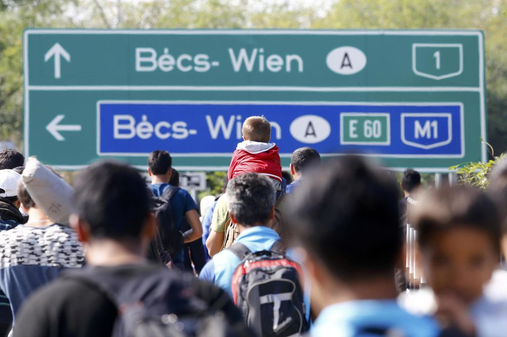 NI ONI IH NEĆE: Austrija vratila nazad više od 5.000 migranata (FOTO)
