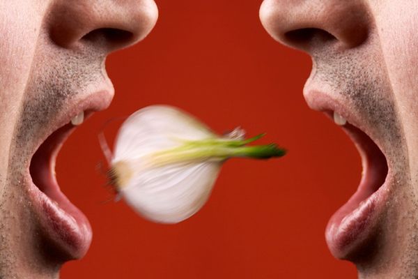 Mučite muku sa zadahom iz usta? Ovaj napitak će rešiti sve vaše probleme! (FOTO)