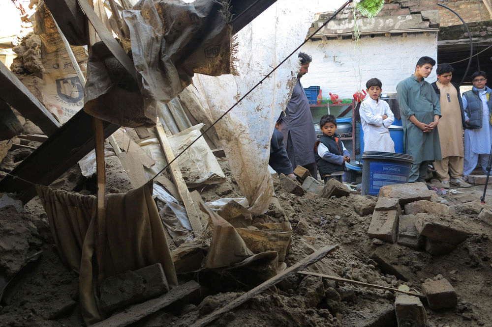 Više od 310 žrtava katastrofalnog zemljotresa u Avganistanu i Pakistanu (FOTO)
