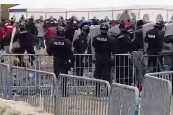 Makljaža na slovenačkoj granici: Policija pendrecima na migrante! (FOTO) (VIDEO)
