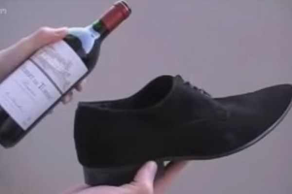 Nemate vadičep? To vas neće sprečiti da pijete vino! Cipela je dovoljna! (VIDEO)