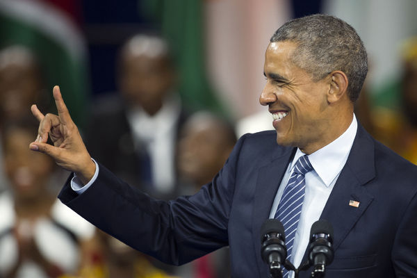 OBROK NA OTVORENOM: Ber Grils priredio gozbu Obami (VIDEO)