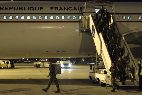 Odgovor terorizmu: Francuska bombardovala Islamsku državu! (VIDEO)