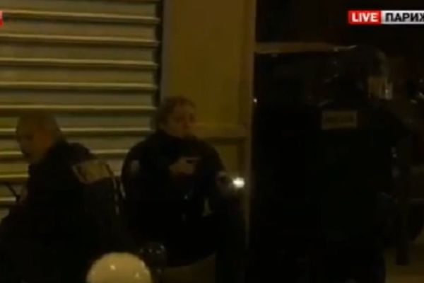 Nova pucnjava u Parizu: Žena ranjena u stomak - policija opkolila mesto zločina! (VIDEO)