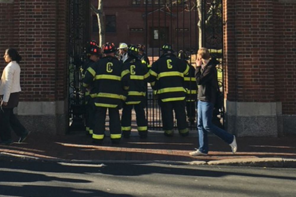 Panika na Harvardu: Univerzitet evakuisan zbog bombe, nadleću ga helikopteri! (FOTO)