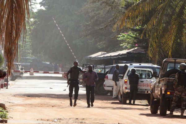 Zatočeno još 136 gostiju i članova osoblja: Bezbednosne snage upale u hotel u Maliju (FOTO) (VIDEO)