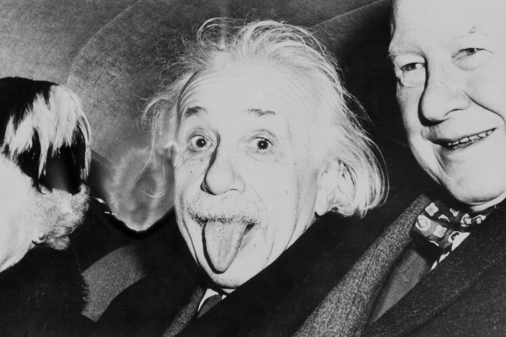 Znate li zašto Ajnštajn na ovoj slavnoj fotografiji plazi jezik?