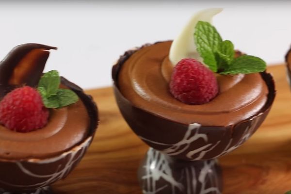 Za najčokoladnije korpice trebaju vam samo 2 sastojka (VIDEO)