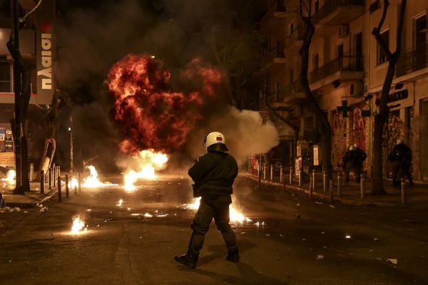 Sukobi u centru Atine: Šok bombama na molotovljeve koktele (FOTO)