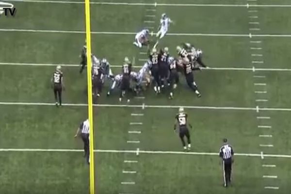 NFL nikada u svojoj istoriji nije video takvo nešto: Sejntsi poentirali posle šuta protivnika! (VIDEO)