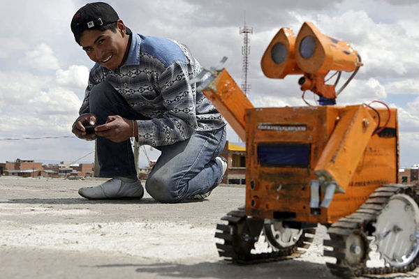 Klinac napravio super repliku Wall-E robota - od đubreta! (FOTO) (VIDEO)