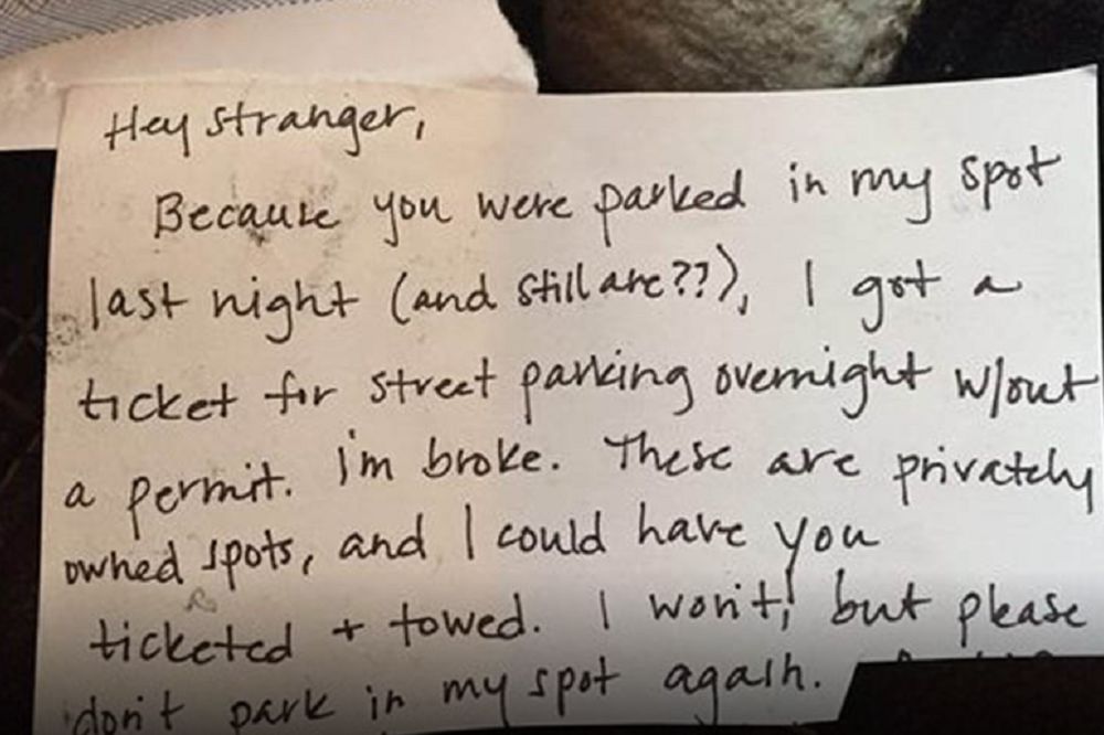 Na automobil jednog stranca je ostavila poruku: Nije mogla ni da sanja kakav će odgovor dobiti! (FOTO)