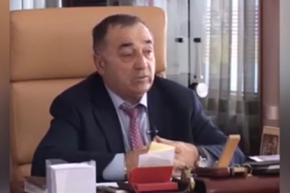 Da li je ovo najnepismeniji direktor u Srbiji? Pogađajte iz koje je stranke (VIDEO)