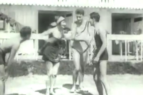 Kako da usamljene devojke nađu dečka? Ova reklama iz 1926. je otkrila baš to! (FOTO) (VIDEO)